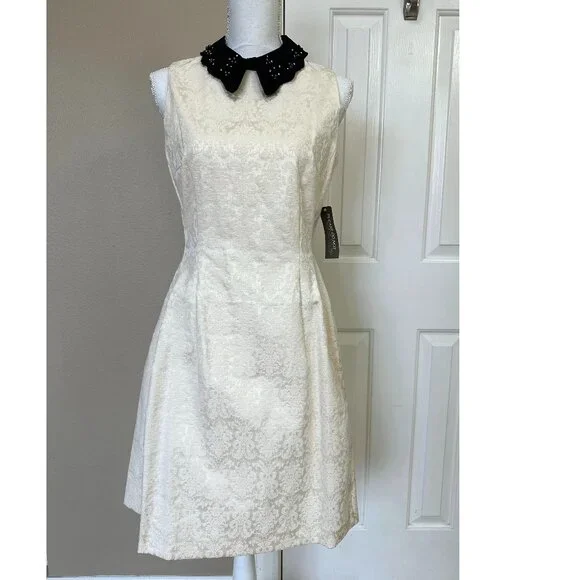 black lace dress with scalloped neck Lace Deep Scalloped V-neck Trumpet Dress